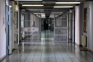 Ακριβές και μακρινές εξαγγελίες για τις ήδη γεμάτες φυλακές