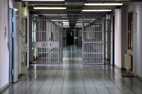 Ακριβές και μακρινές εξαγγελίες για τις ήδη γεμάτες φυλακές