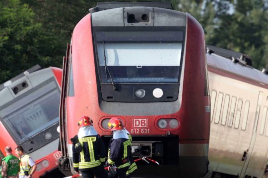 Εκτροχιασμός τρένου στη Βαυαρία με τέσσερις νεκρούς και 30 τραυματίες