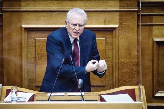 Χάνουν επιδόματα και κοινωνικές παροχές στη Βʹ Πειραιά