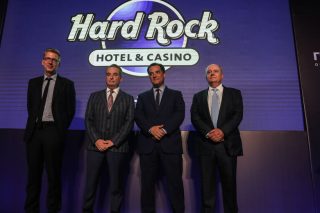 Από το σκληρό ροκ… στη Hard Rock