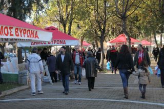 Ταφόπλακα από Αδωνι και στους «χωρίς μεσάζοντες»