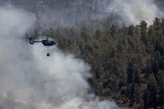 Σε ύφεση ή οριοθετημένα τα πύρινα μέτωπα