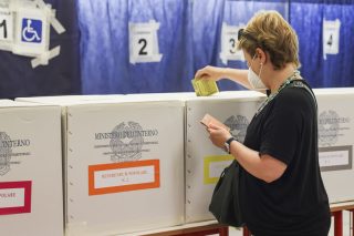 Δημοτικές εκλογές με «διπλό μήνυμα» στην Ιταλία