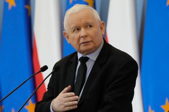 Παραιτήθηκε ο αντιπρόεδρος της πολωνικής κυβέρνησης και επικεφαλής του PiS Κατσίνσκι