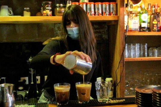 Εξάμηνη παράταση στον μειωμένο ΦΠΑ σε εστίαση, μεταφορές, γυμναστήρια