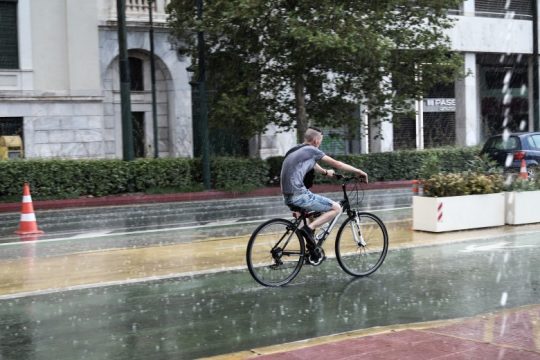 Άστατος καιρός και φυσιολογικές για την εποχή θερμοκρασίες