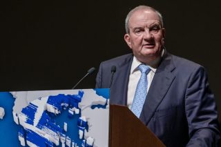 Σαφείς αιχμές Καραμανλή σε Μητσοτάκη – Μαξίμου