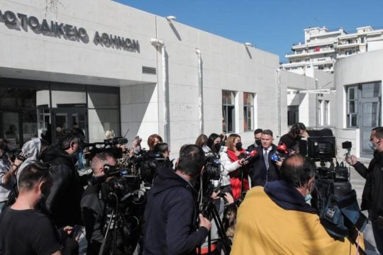Διπλασιάστηκαν οι υπογραφές απέναντι στις πρακτικές της υπεράσπισης στη δίκη Λιγνάδη