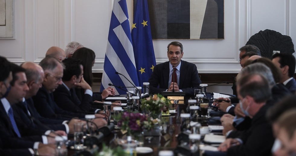 Κράτος κερνά και κράτος πίνει