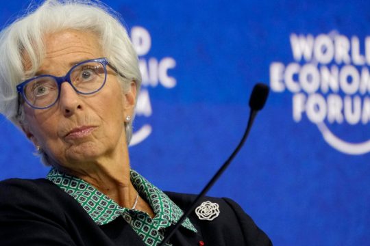 ΕΚΤ: Αύξηση επιτοκίων κατά 0,25%  από τον Ιούλιο, άλμα στις αποδόσεις ομολόγων