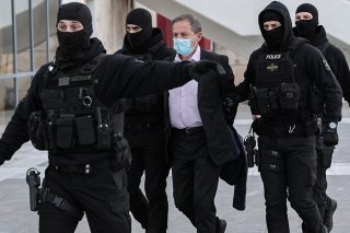 Αυτοδιάψευση της υπερασπιστικής γραμμής Λιγνάδη