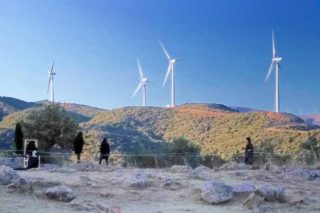 Η κυβέρνηση παραδίδει αρχαιολογικούς χώρους και αγροτική γη στη βιομηχανία των ΑΠΕ
