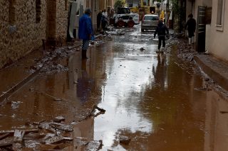 Εξαγοράσιμες ποινές για τις πλημμύρες στη Μάνδρα