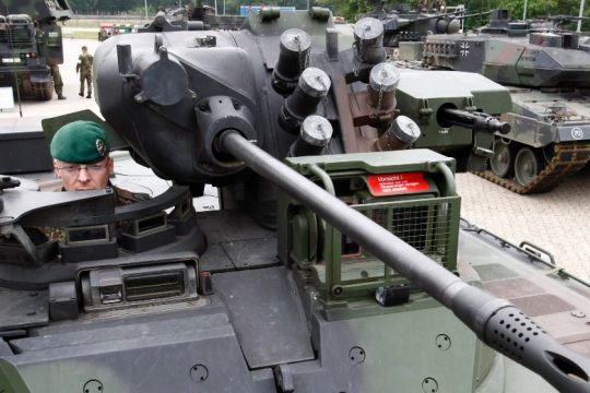 Πώς είδε ο γερμανικός Τύπος τη συμφωνία για αποστολή τεθωρακισμένων στην Ουκρανία