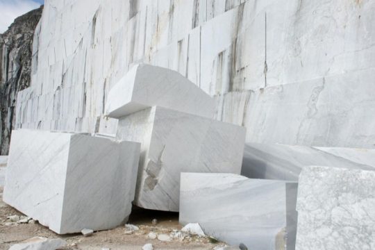 Και οι μεταλλευτικές πληρώνουν… το μάρμαρο της ενεργειακής κρίσης
