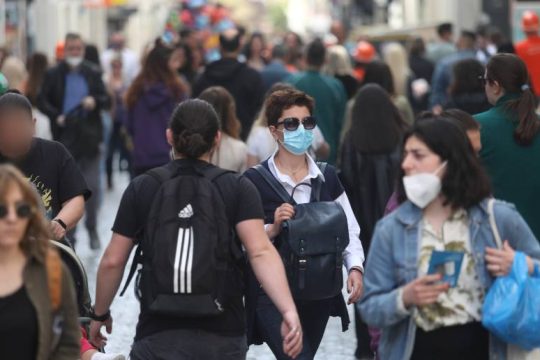 Xωρίς μάσκες από σήμερα, από… φθινόπωρο τέταρτη δόση
