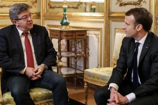 Η πρωτιά στον Μελανσόν, οι έδρες στον Μακρόν και η πλειοψηφία στον αέρα
