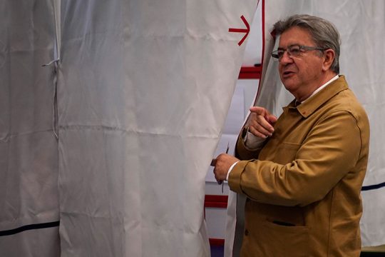 Λυσσαλέος πόλεμος κατά του Μελανσόν