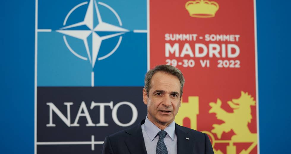 Κρύβεται πίσω από Μπάιντεν, επιτίθεται στον ΣΥΡΙΖΑ