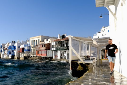 Μύκονος: Καταδικασμένο μέλος της Χ.Α. για την επίθεση στο Πέραμα στους προσαχθέντες