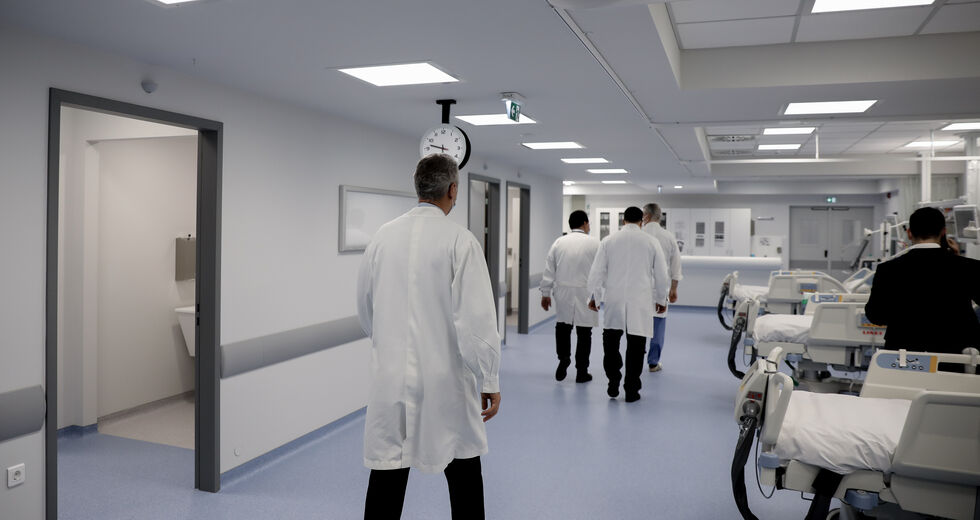ΕΟΔΥ: 7.158 νέα κρούσματα, 8 θάνατοι και 102 διασωληνωμένοι