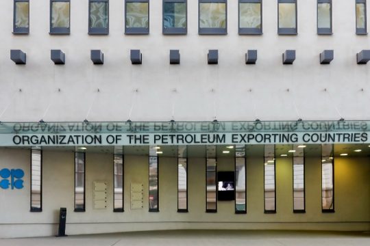 Άτολμη απόφαση από τον OPEC για την αύξηση παραγωγής πετρελαίου