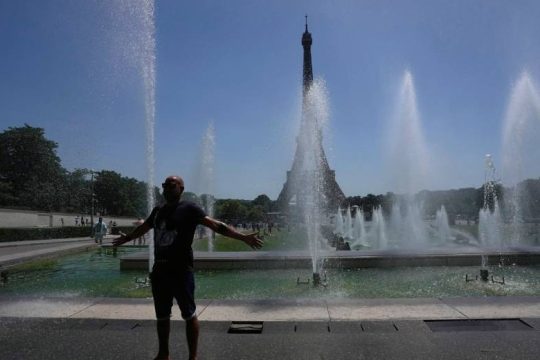 Κορύφωση του κύματος καύσωνα στη Γαλλία-Αλλάζει ο καιρός τις επόμενες ώρες
