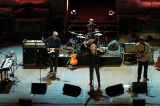 Μια μεθυστική Patti Smith και με βροχή στο Ηρώδειο