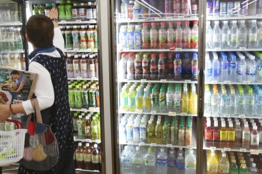 Φθηνότερα και λιγότερα τρόφιμα καταναλώνουν οι Βρετανοί για να τα βγάλουν πέρα δείχνει έρευνα