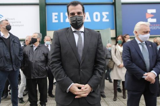 «Ελεγχόμενη» για την κυβέρνηση η αύξηση κρουσμάτων, μέτρα ζητούν οι ειδικοί