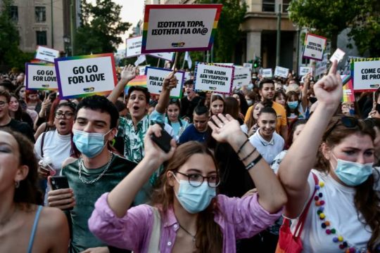 Κορυφώνεται η γιορτή του Pride με τη μεγάλη πορεία