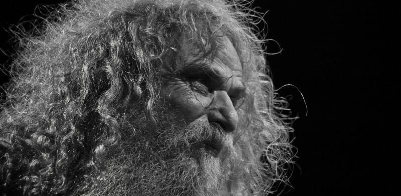 Ο Ψαραντώνης στη σκιά των Βράχων
