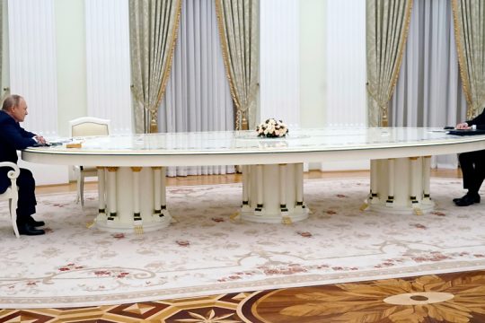 Η συνομιλία Μακρόν-Πούτιν τέσσερις ημέρες πριν την εισβολή στην Ουκρανία