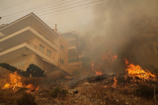Πυρά ΣΥΡΙΖΑ-Π.Σ. για την πυρκαγιά: Ανυπαρξία επιτελικού κράτους