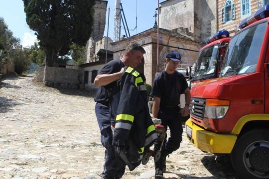 Υπό έλεγχο η πυρκαγιά σε εργοστάσιο της Μαγούλας