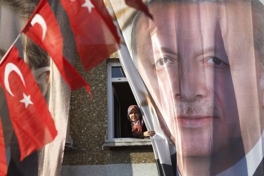 Η Ιστορία πληγώνει. Και όμως…