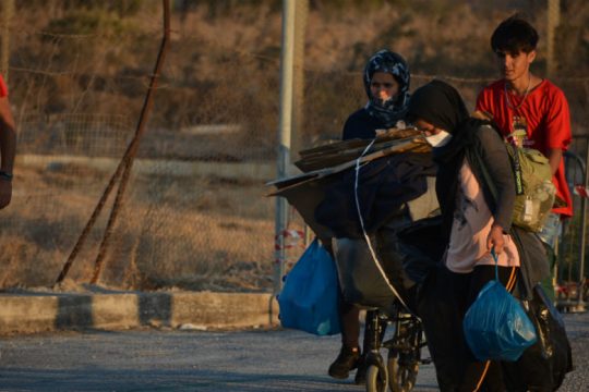 Αναβλήθηκε η δίκη του 23χρονου που πρόσφερε νερό και φαγητό σε πρόσφυγες