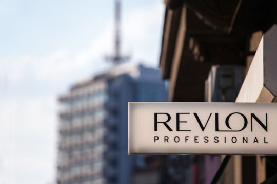 Δύσκολες ώρες για τη Revlon – Κατέθεσε αίτηση υπαγωγής στον πτωχευτικό κώδικα