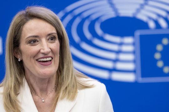Αδειάζει την κυβέρνηση ΝΔ και «αγκαλιάζει» την έκθεση των RSF το Ευρωκοινοβούλιο