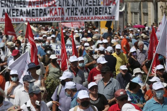 Χιλιάδες συνταξιούχοι στο δρόμο για συντάξεις και «αξιοπρεπή ζωή»