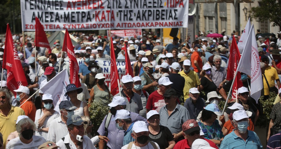 Χιλιάδες συνταξιούχοι στο δρόμο για συντάξεις και «αξιοπρεπή ζωή»