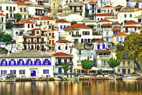 Σκόπελος, παραδοσιακή, κατάφυτη, εκτυφλωτική