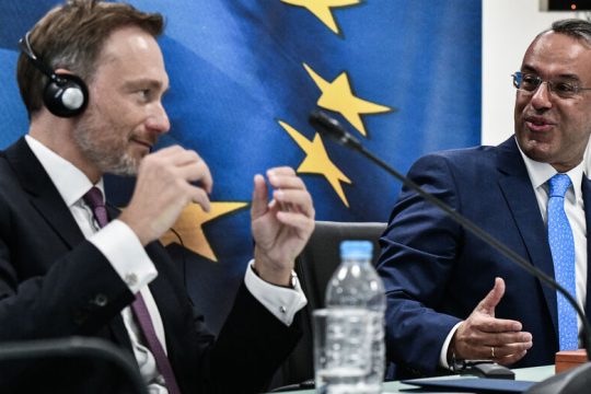 Εύσημα αλλά και συστάσεις για φειδώ