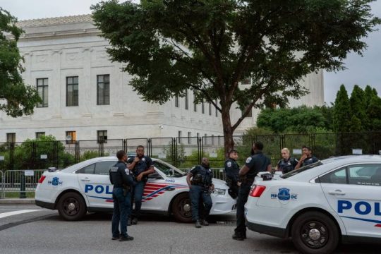 Το Ανώτατο Δικαστήριο των ΗΠΑ ανοίγει τον δρόμο για περισσότερα όπλα δημόσια