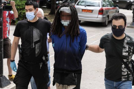 Στον εισαγγελέα αλλοδαπός για απόπειρα εμπρησμού κοντά στη Μαλακάσα