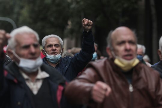 Ενίσχυση των χαμηλών συντάξεων με εξεύρεση νέων κοινωνικών πόρων