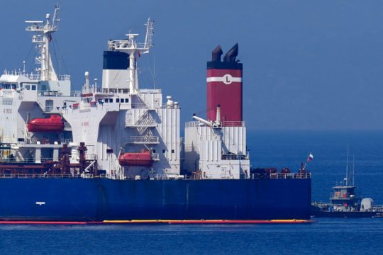 ΠΕΜΕΝ: Επικίνδυνες συνθήκες για τους ναυτεργάτες του δεξαμενόπλοιου στην Κάρυστο