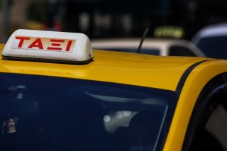 Νέα αυξημένα κόμιστρα έως και άνω του 50% από αύριο στα ταξί
