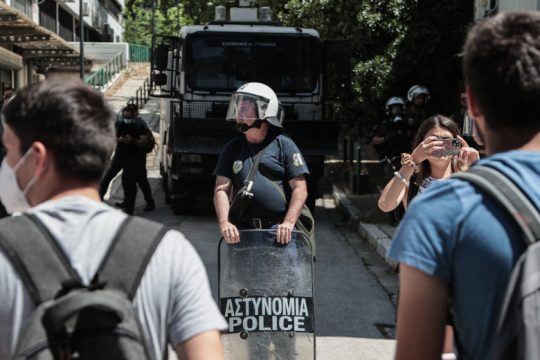 Οι πρακτικές που διχάζουν ευνοούν τον αντίπαλο
